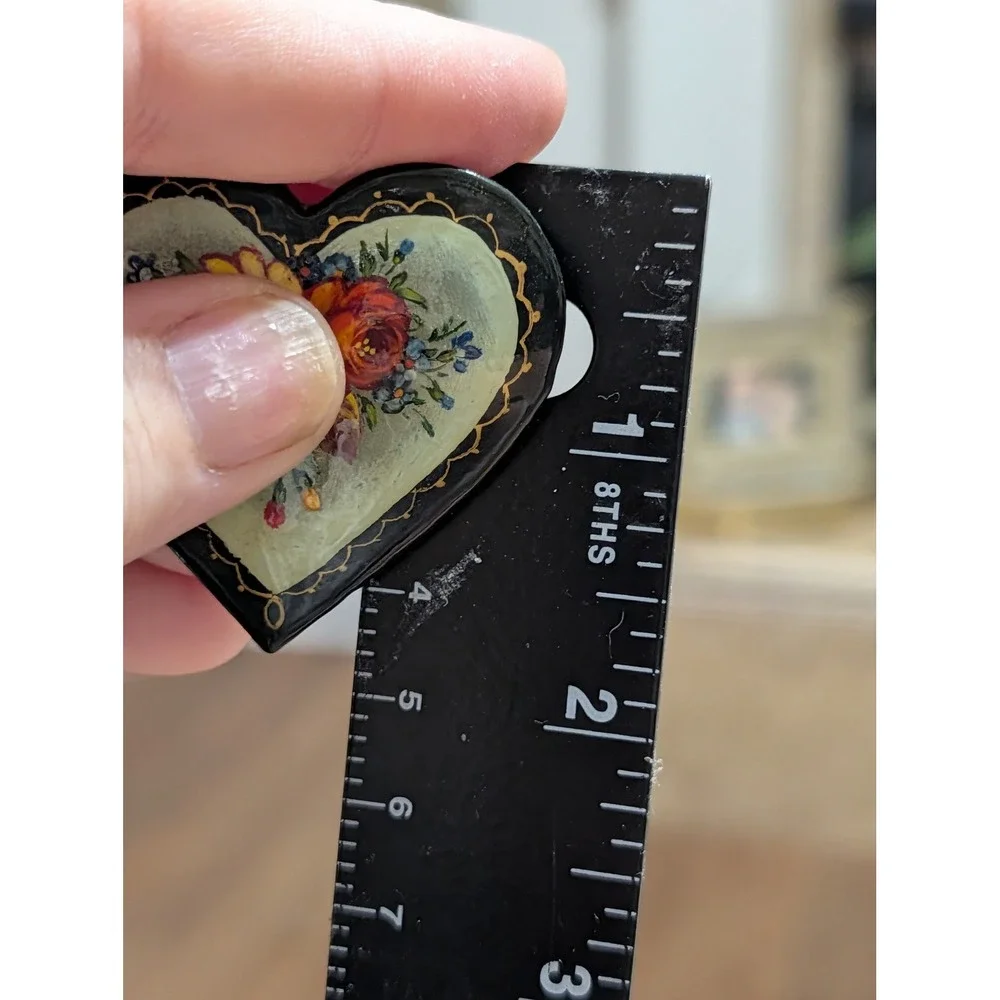 Vintage‎ Russian Hand Painted Lacquer Heart Floral Brooch Pin Black 2in